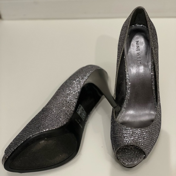 NINE WEST Size 9M - Picture 1 of 6